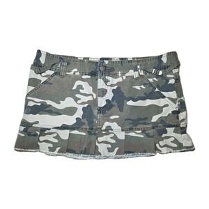 Y2K Camo Cargo Mini Skirt Size 15 Utility Grunge Streetwear Edgy McBling Punk